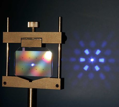 回折光学素子：レーザービームの形状調整および分岐