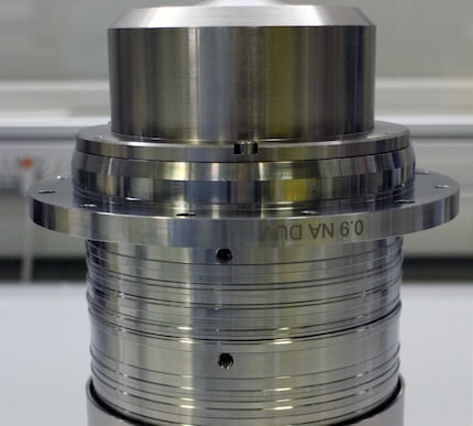 DUV 精密光学機器用の特許取得済みのマウント技術